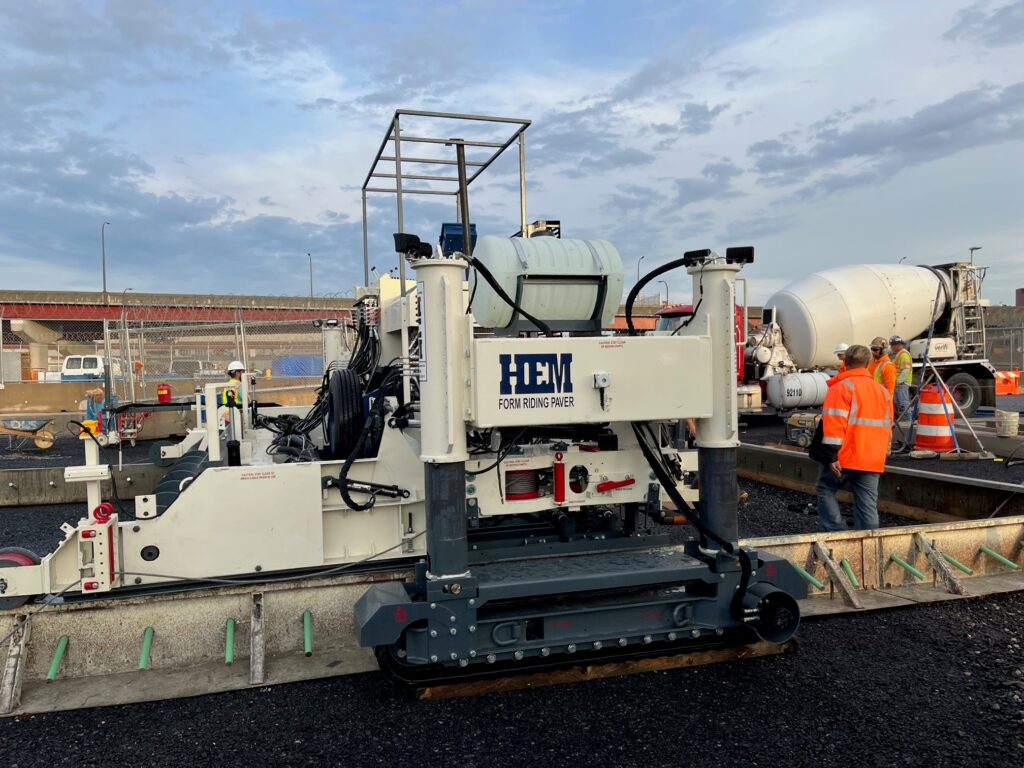 D'Annunzio Form Riding Paver with Tracks - Right Side